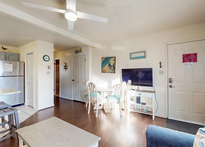 Apartment Pine Needle 109b2 *